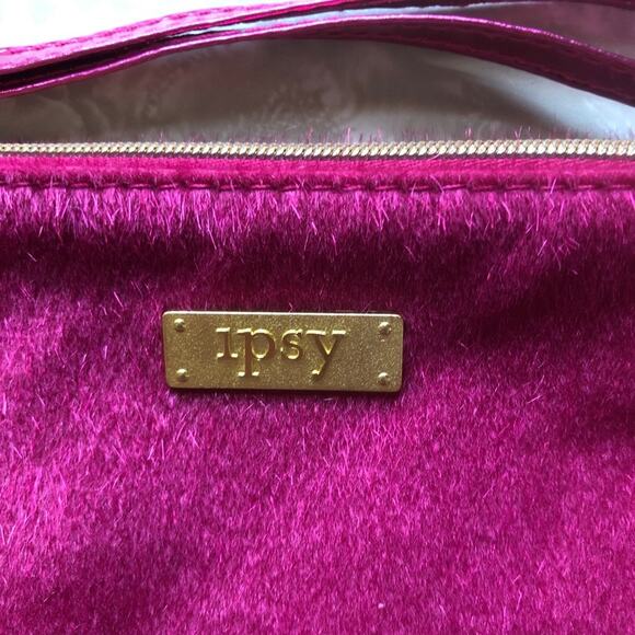 Ipsy December 2016 Red Faux Hair Zipper Make-Up Cosmetic Wristlet Travel Bag - Picture 2 of 5